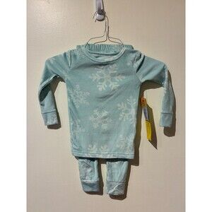 NWT Cat & Jack Light Green Snowflake Pajamas - 4T